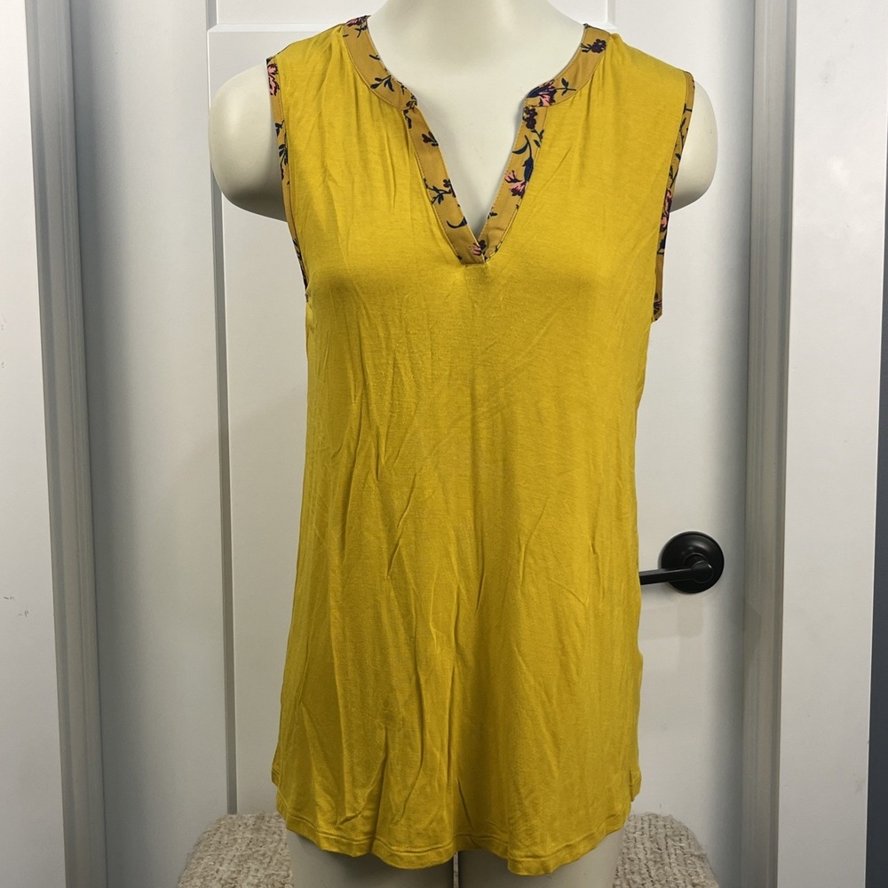 Modcloth Women's Yellow Gold Floral Trim V Neck Tank Top Blouse Size Medium
